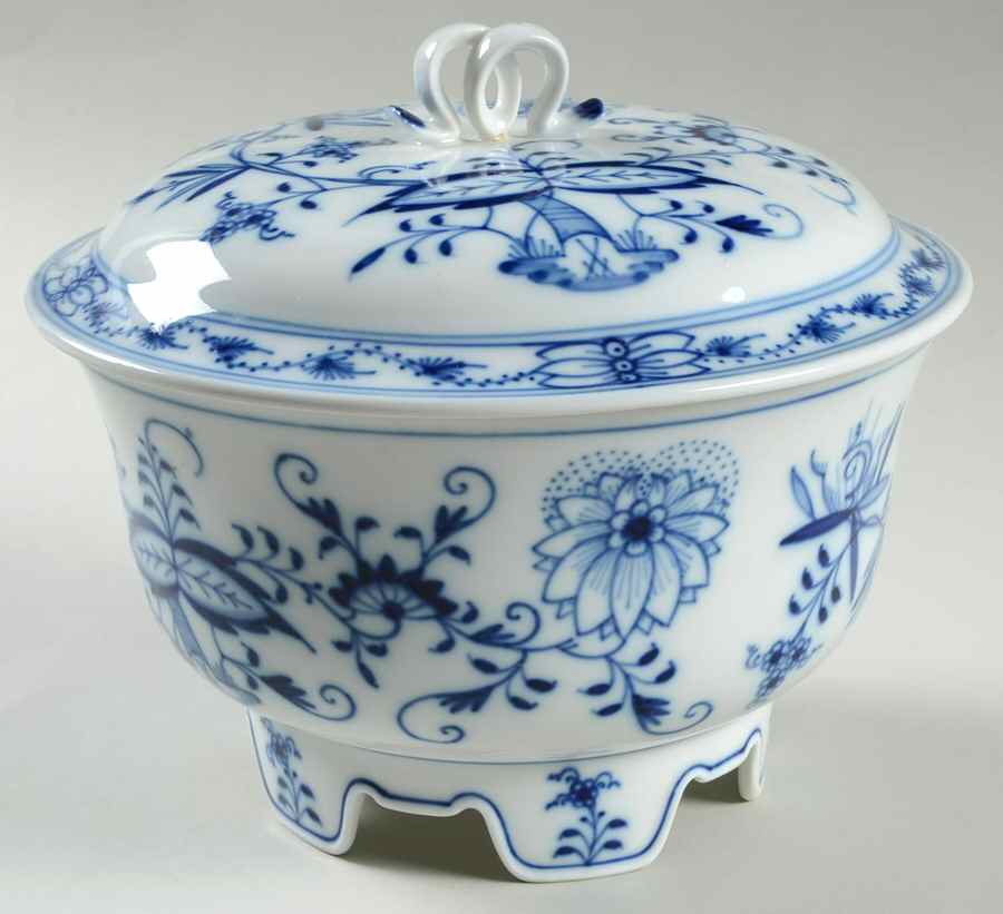 Blue Onion ("Sword" Backstamp) 6" Footed Candy Box & Lid by Meissen (Germany)-1