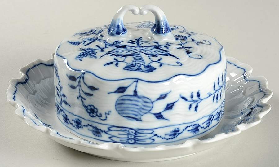 Blue Onion ("Sword" Backstamp) Round Covered Butter w/Attached Underplate by Meissen (Germany)-1