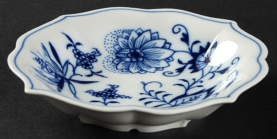 Blue Onion ("Sword" Backstamp) Fruit/Dessert (Sauce) Bowl by Meissen (Germany)-1
