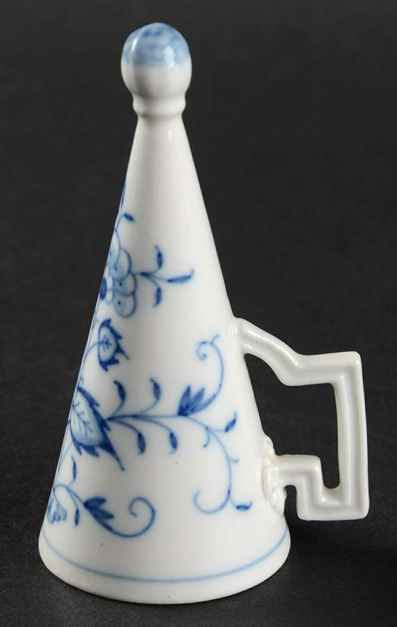 Blue Onion ("Sword" Backstamp) Candle Snuffer by Meissen (Germany)-1