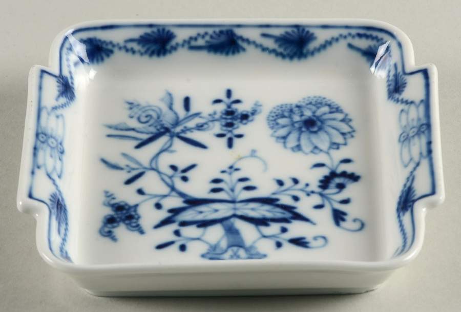Blue Onion ("Sword" Backstamp) Sauce Dip by Meissen (Germany)-1