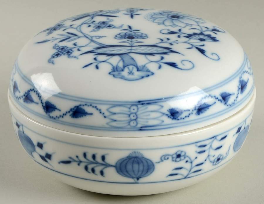 Blue Onion ("Sword" Backstamp) 6" Round Box & Lid by Meissen (Germany)-1
