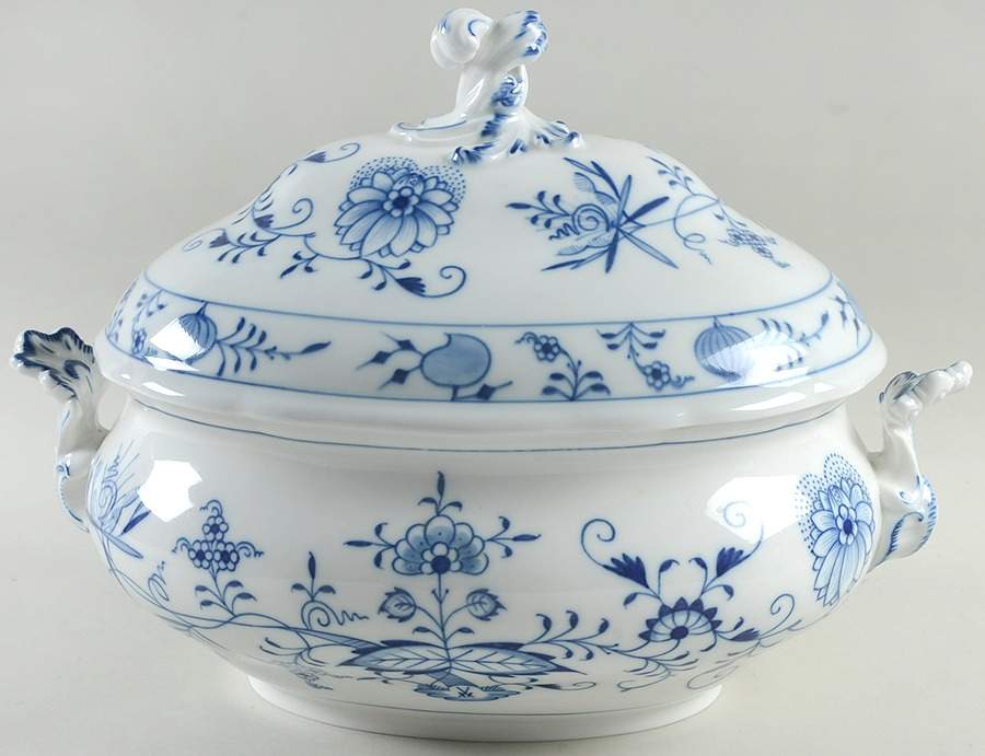 Blue Onion ("Sword" Backstamp) Oval Tureen & Lid by Meissen (Germany)-1
