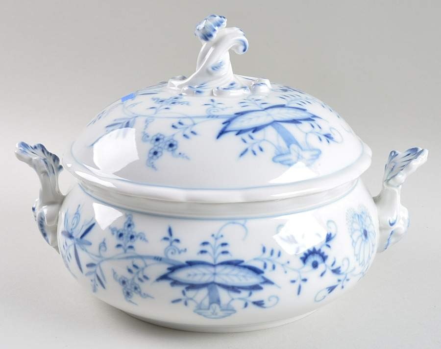 Blue Onion ("Sword" Backstamp) Tureen &  Lid by Meissen (Germany)-1