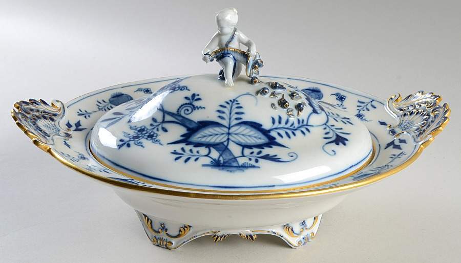 Blue Onion ("Sword" Backstamp) Round Covered Vegetable by Meissen (Germany)-1