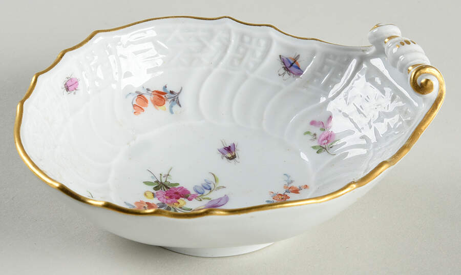 MSS13 Shell Shaped Dish by Meissen (Germany)-1