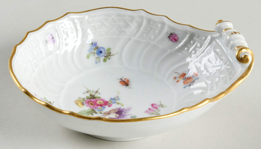 MSS13 Shell Shaped Dish by Meissen (Germany)-1