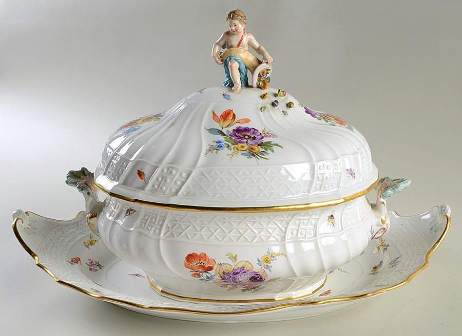 MSS13 Oval Tureen & Lid with Underplate by Meissen (Germany)-1