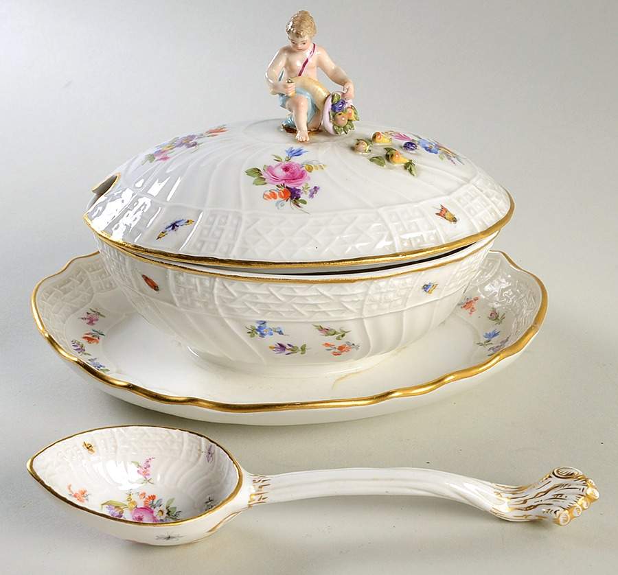 MSS13 Sauce Boat W/Attached Underplate,Lid & Ladle by Meissen (Germany)-1