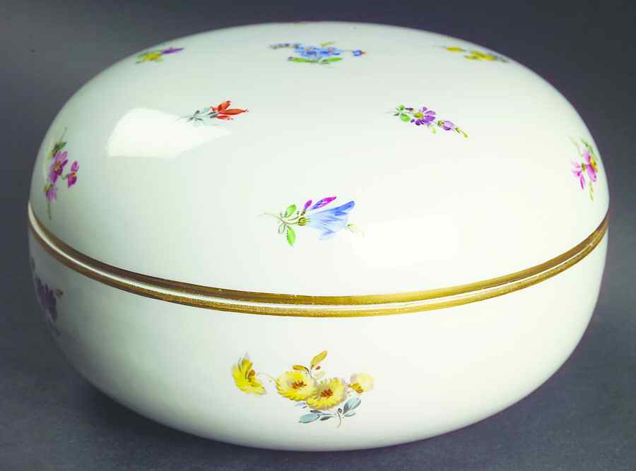 Scattered Flowers ("X" Backstamp) Round Box & Lid by Meissen (Germany)-1