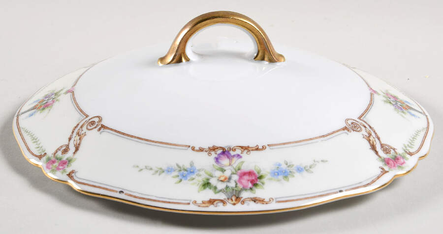 The Empress Lid for Round Vegetable by Paul Muller-1