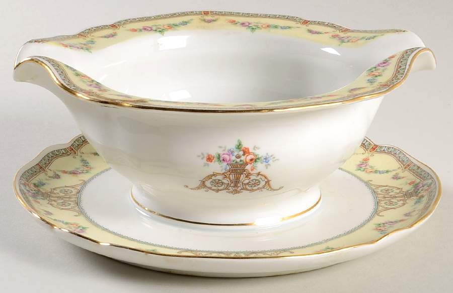 Lakewood Gravy Boat with Attached Underplate by Paul Muller-1