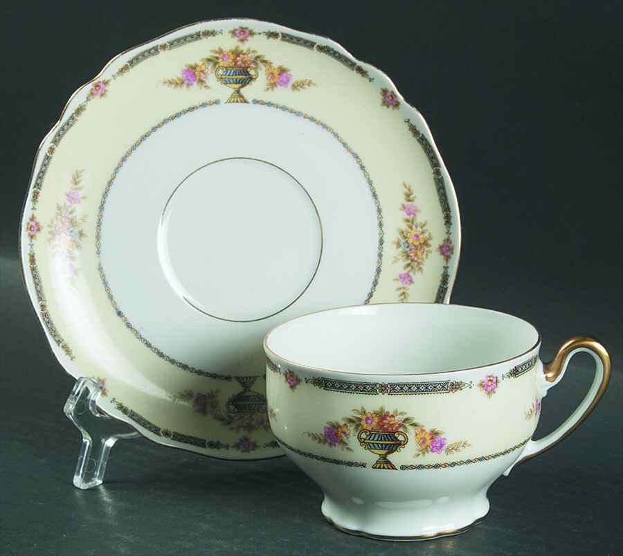 Locarno Footed Cup & Saucer Set by Paul Muller-1