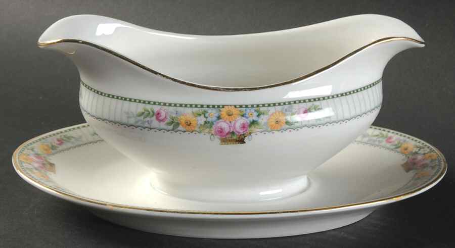 Montrose Gravy Boat with Attached Underplate by Paul Muller-1