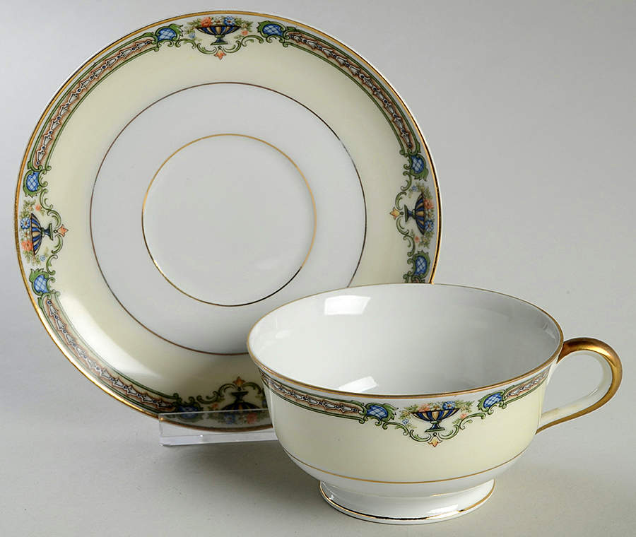 MUE15 Footed Cup & Saucer Set by Paul Muller-1