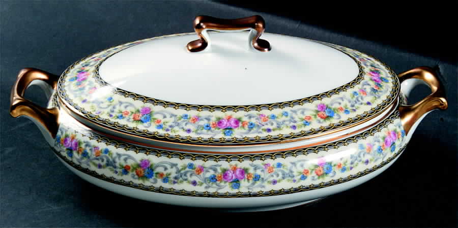 MUE16 Oval Covered Vegetable by Paul Muller-1