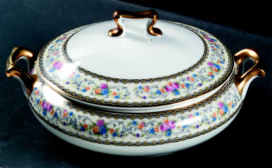MUE16 Round Covered Vegetable by Paul Muller-1