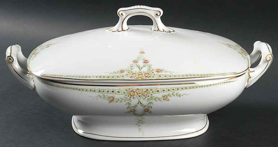 MUE2 Oval Covered Vegetable by Paul Muller-1