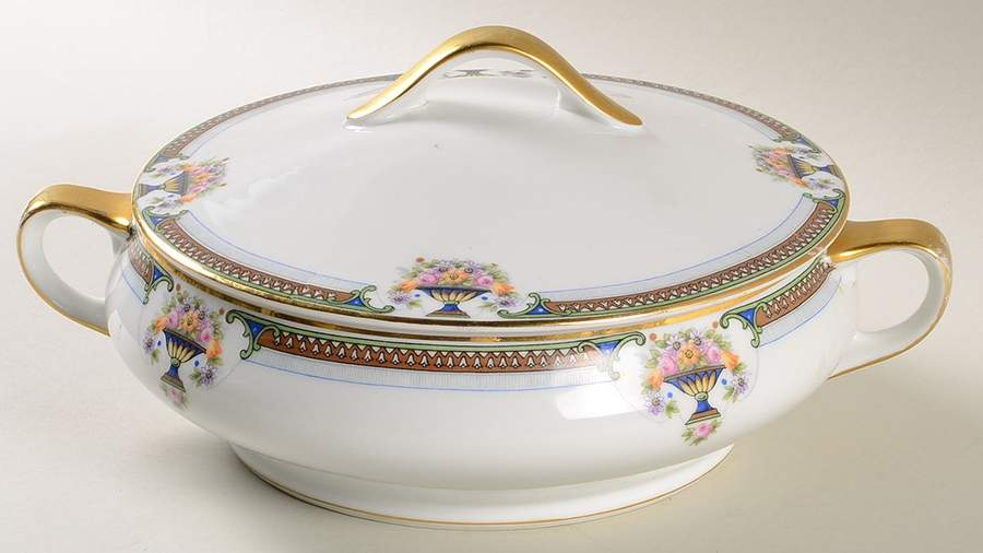 MUE40 Round Covered Vegetable by Paul Muller-1