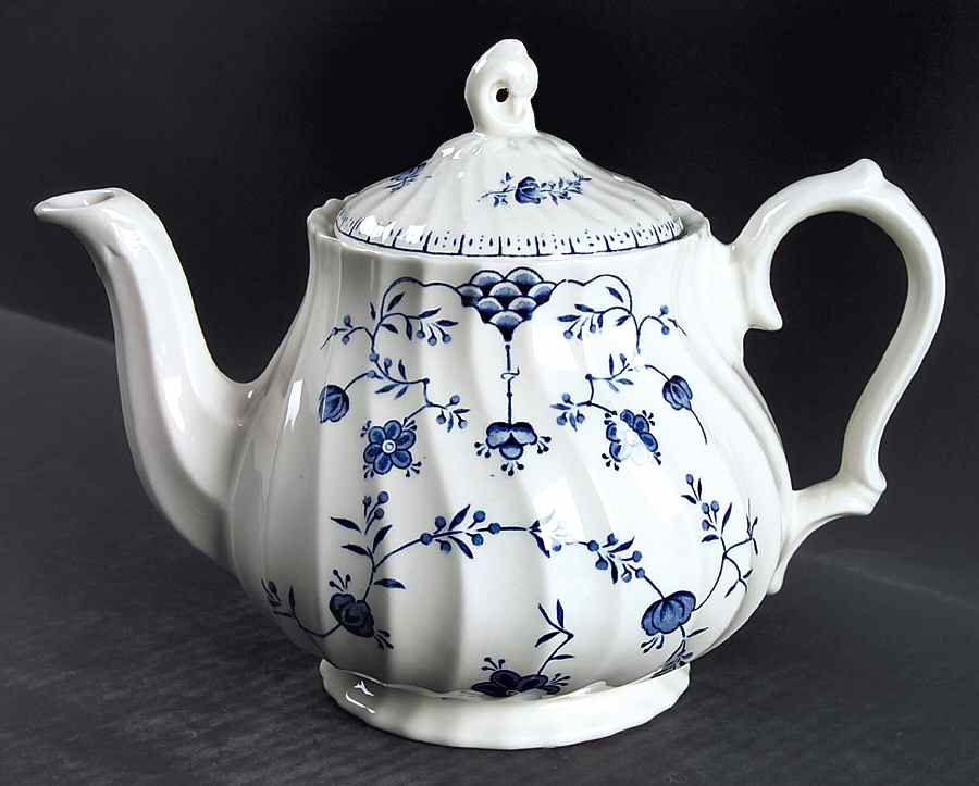 Finlandia Small Teapot & Lid by Myott Staffordshire-1