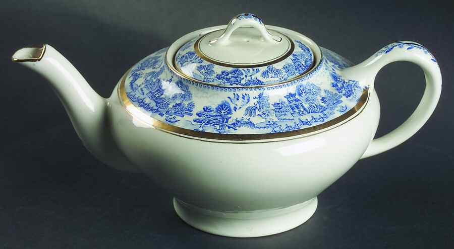 Ye Olde Willow Teapot & Lid by Myott Staffordshire-1