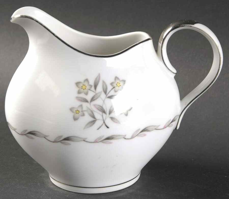 Silhouette Creamer by Meito-1