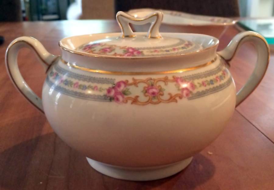 MUE50 Sugar Bowl & Lid by Paul Muller-1