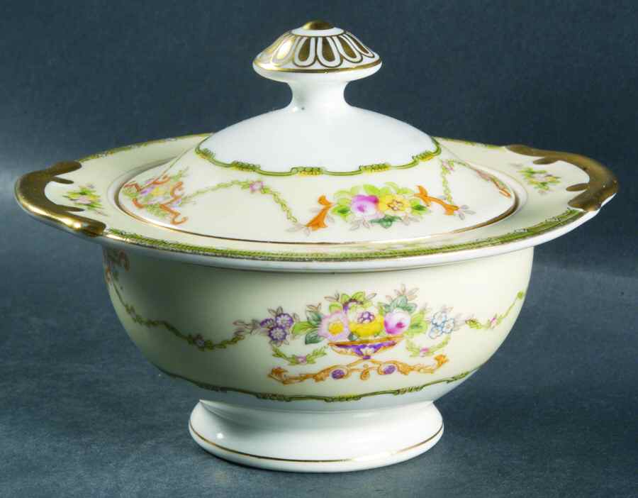 Cavalier Sugar Bowl & Lid by Meito-1