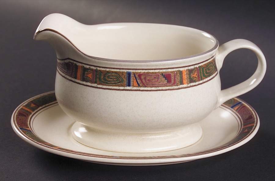 La Mesa Gravy Boat & Underplate by Mikasa-1