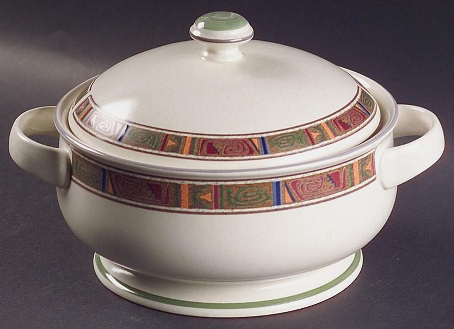 La Mesa 2 Qt Round Covered Casserole by Mikasa-1