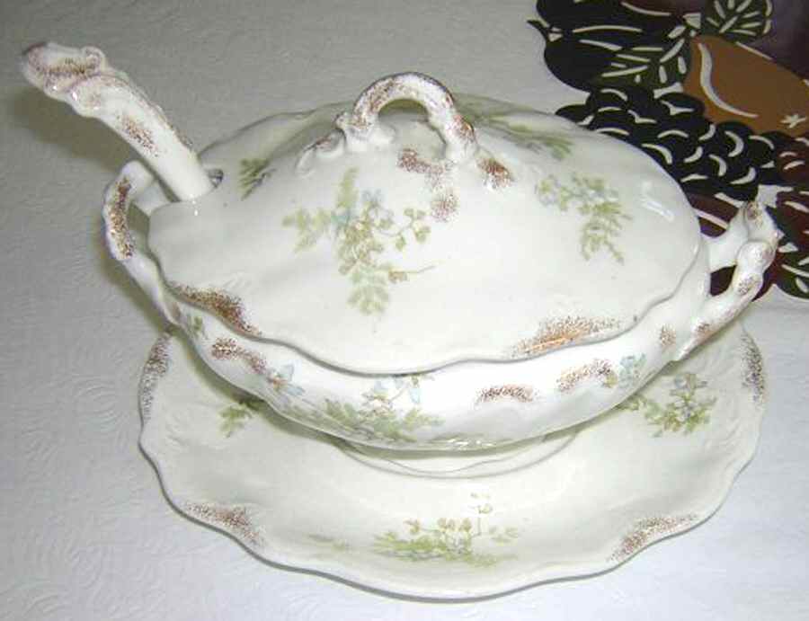 MEK38 Tureen & Lid w/Ladle & Underplate by J & G Meakin-1