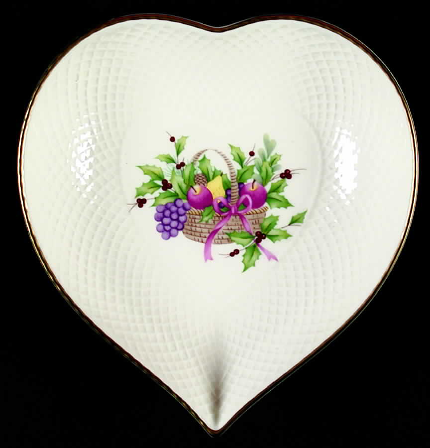 Christmas Spirit Heart Shaped Dish by Mikasa-1