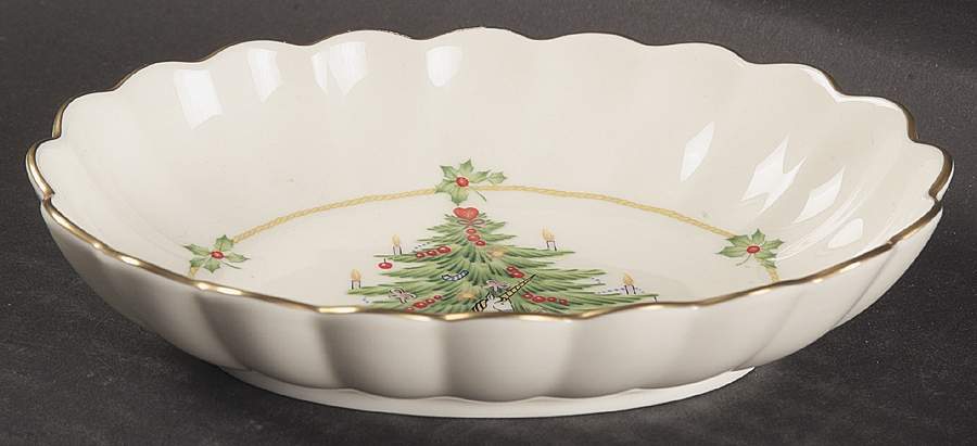 Christmas Spirit Nut Dish by Mikasa-1