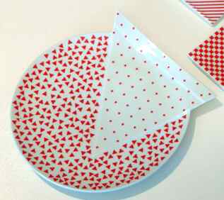 Red Graphics Dessert/Pie Plate by Mikasa-1