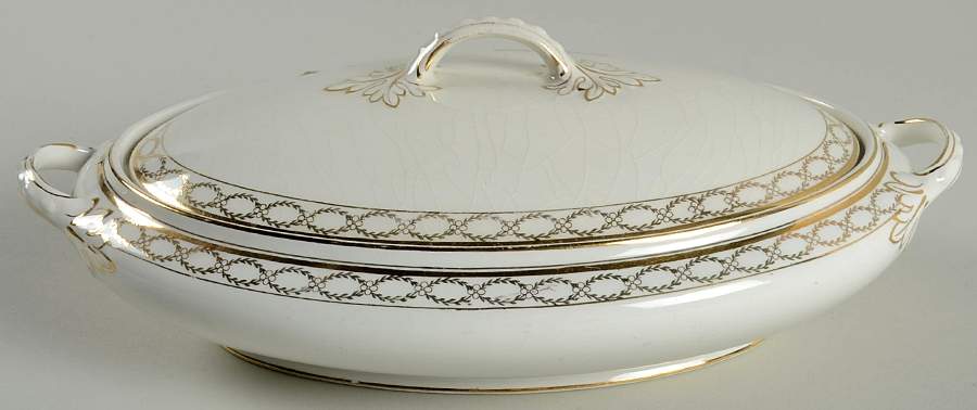 The Golden Chain Oval Covered Vegetable by Alfred Meakin-1
