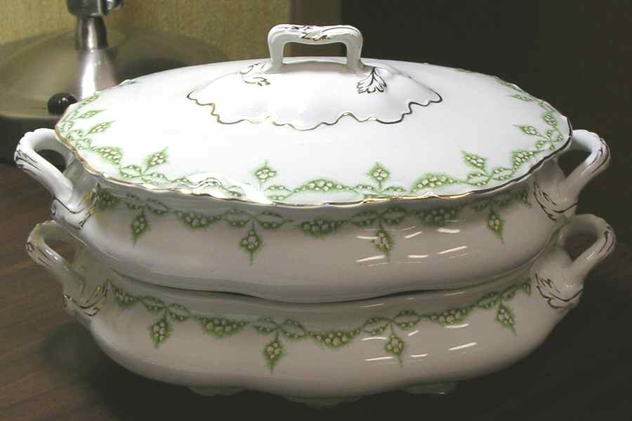 MEK41 Oval Covered Vegetable by J & G Meakin-1