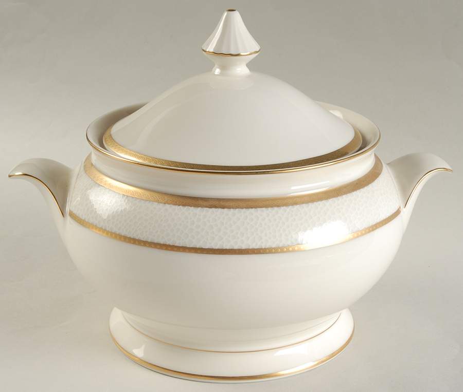 Ivory Flair 2 Qt Round Covered Casserole by Mikasa-1