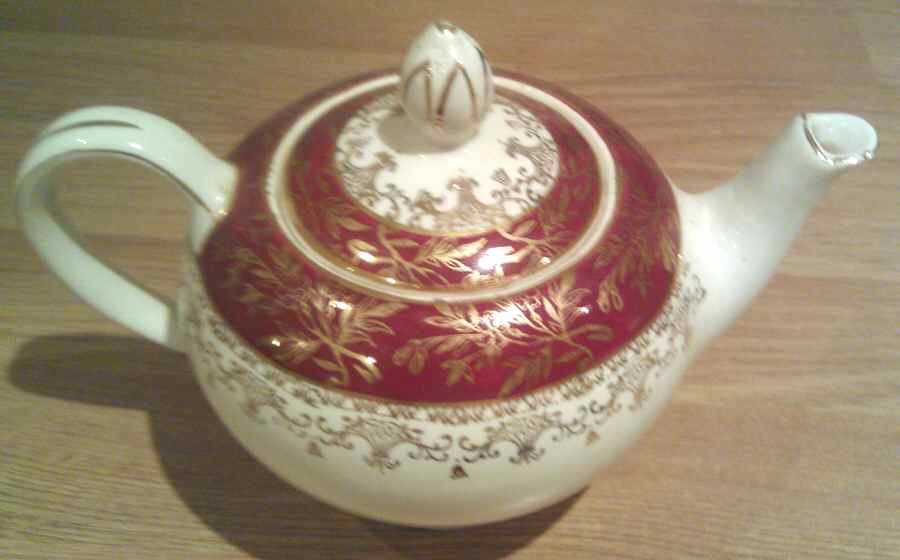 Golden Court Teapot & Lid by J & G Meakin-1