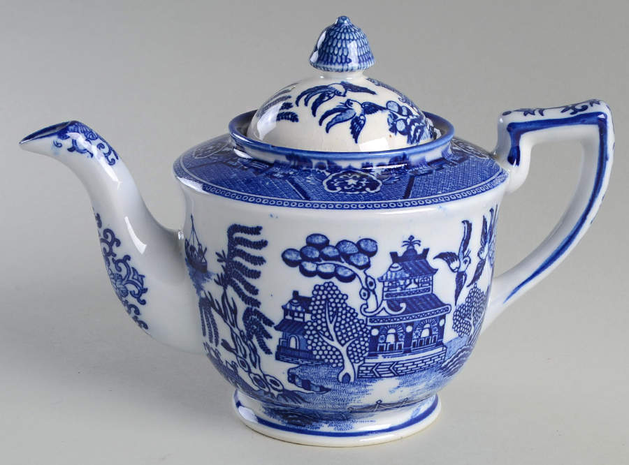 Blue Willow Teapot & Lid by Moriyama-1