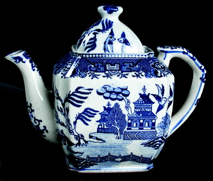 Blue Willow Teapot & Lid by Moriyama-1