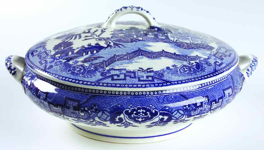 Blue Willow Round Covered Vegetable by Moriyama-1