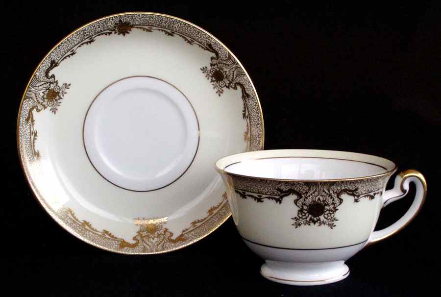 Goldmar Footed Cup & Saucer Set by Meito-1