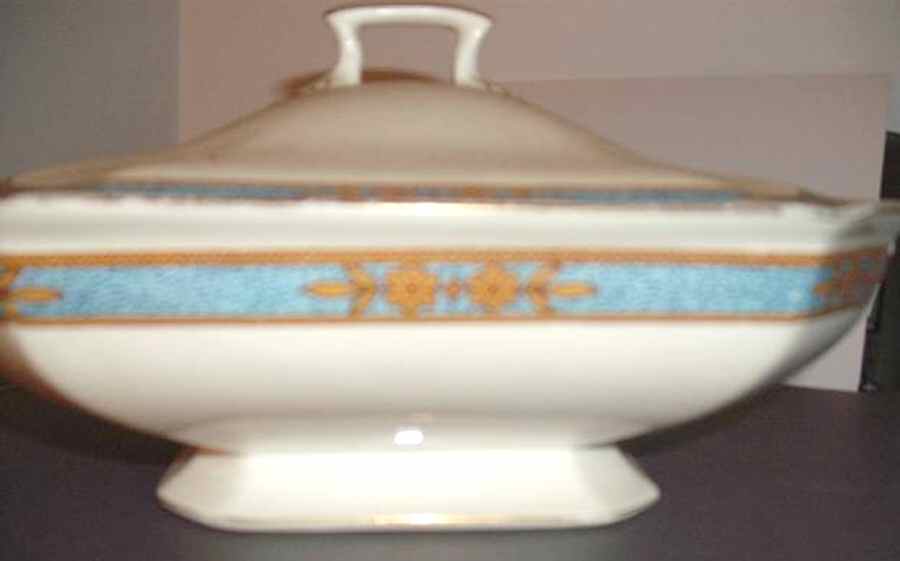 MEK45 Rectangular Covered Vegetable by J & G Meakin-1