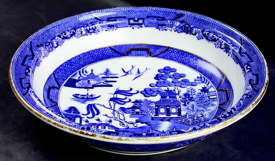 Blue Willow (Gold Trim) 9" Round Vegetable Bowl by Minton-1