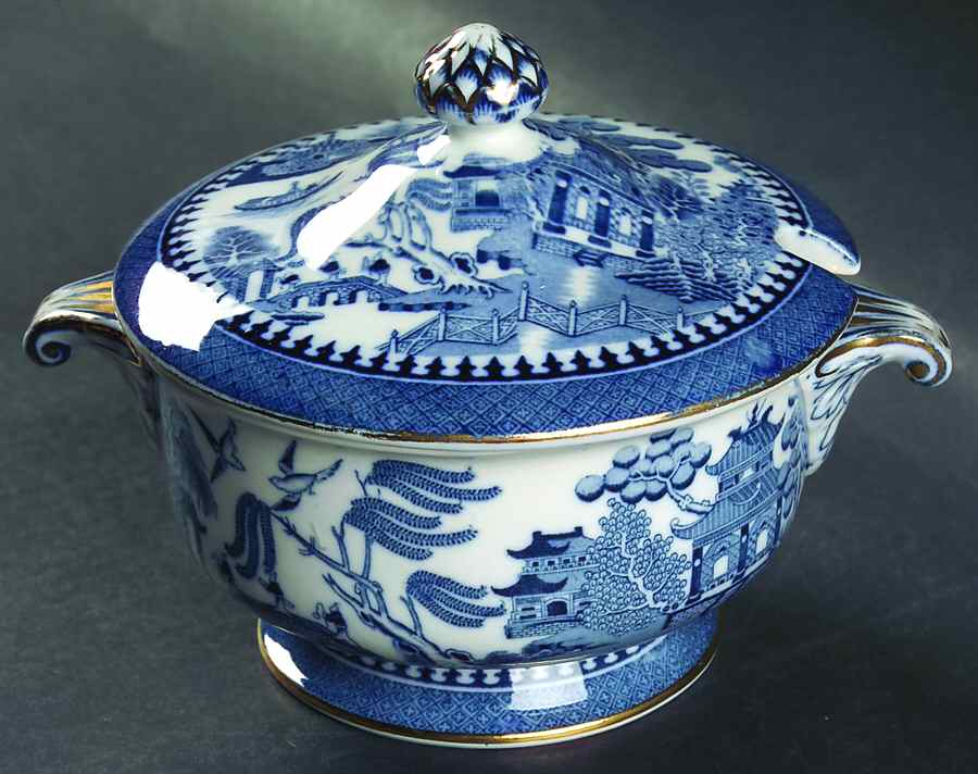 Blue Willow (Gold Trim) Sauce Boat & Lid by Minton-1