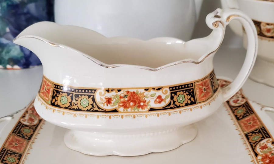Chantrey Gravy Boat by Alfred Meakin-1