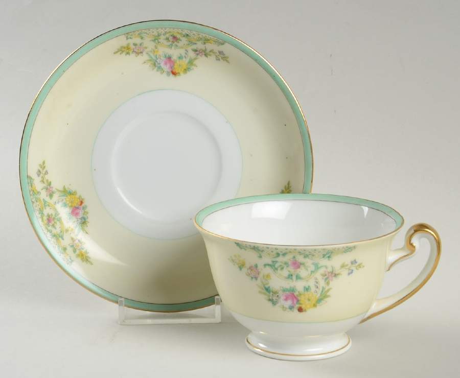 MEI511 Footed Cup & Saucer Set by Meito-1