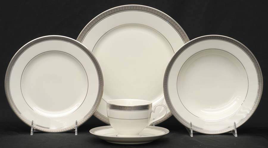 Palatial Platinum 40 Piece Estate Set by Mikasa-1