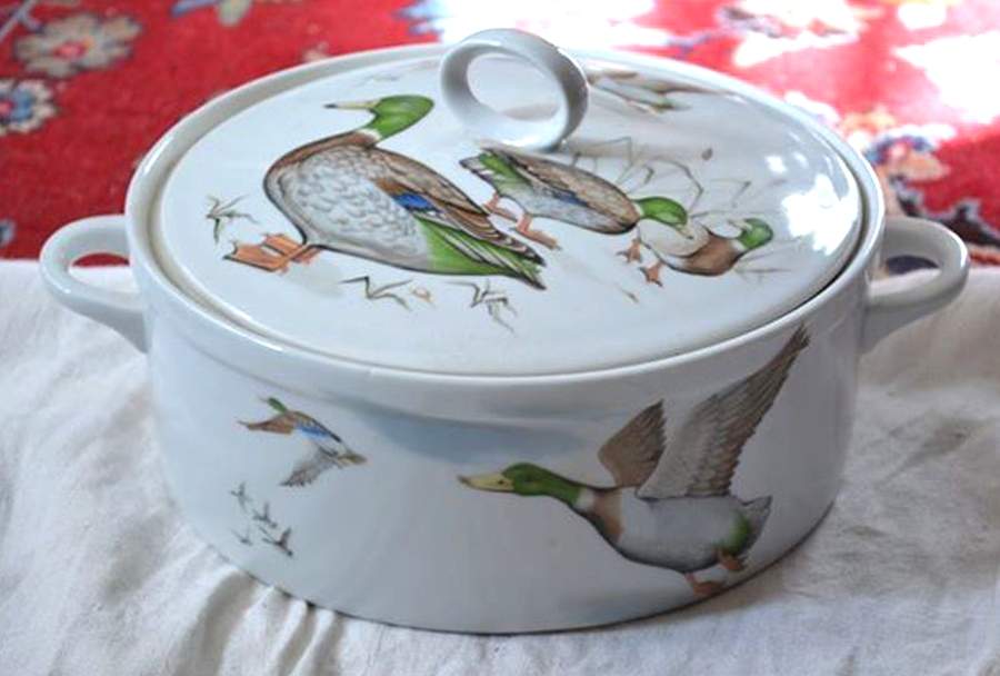 Mallards 2 Qt Round Covered Casserole by Seymour Mann-1