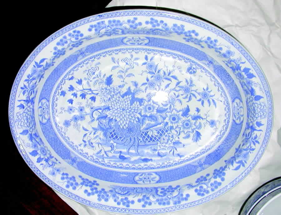 M35 9" Oval Vegetable Bowl by Minton-1